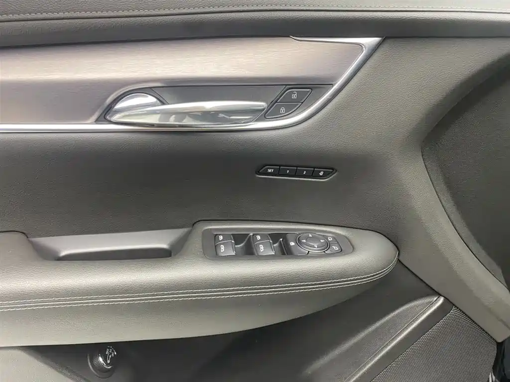 Cadillac XT6 2021 2.0T seven-seat two-wheel drive stylish model купить на сайте DeffCars