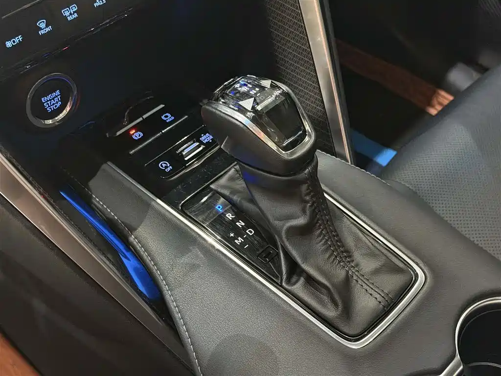 Vesa 2022 2.0L CVT two-wheel drive premium version купить на сайте DeffCars
