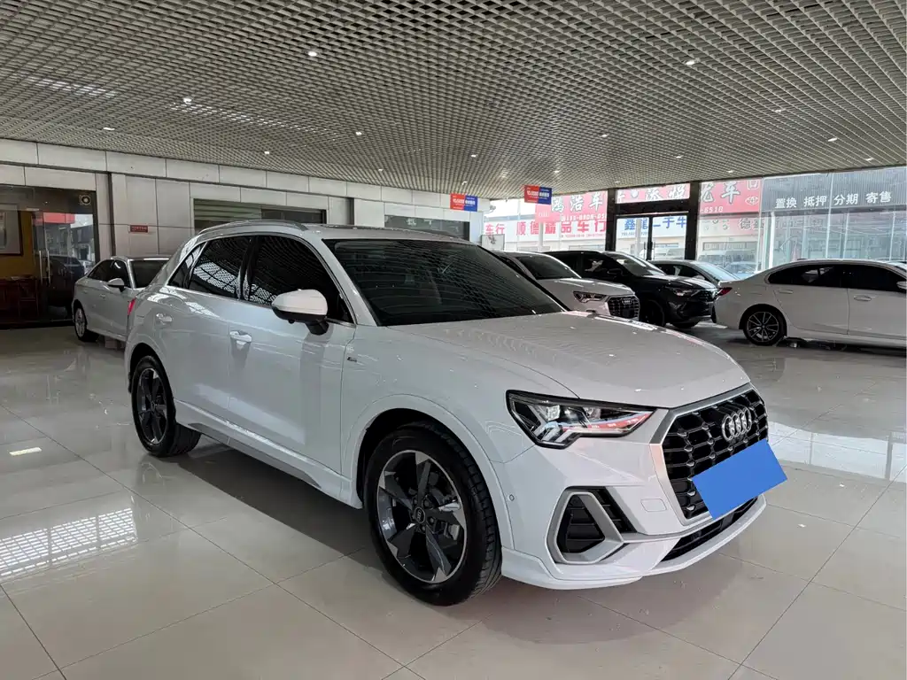 Audi Q3 2022 35 TFSI Fashionable and Dynamic купить на сайте DeffCars