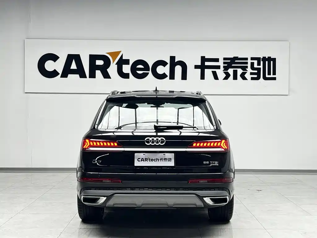 Audi Q7 2023 55 TFSI quattro S line sports version купить на сайте DeffCars