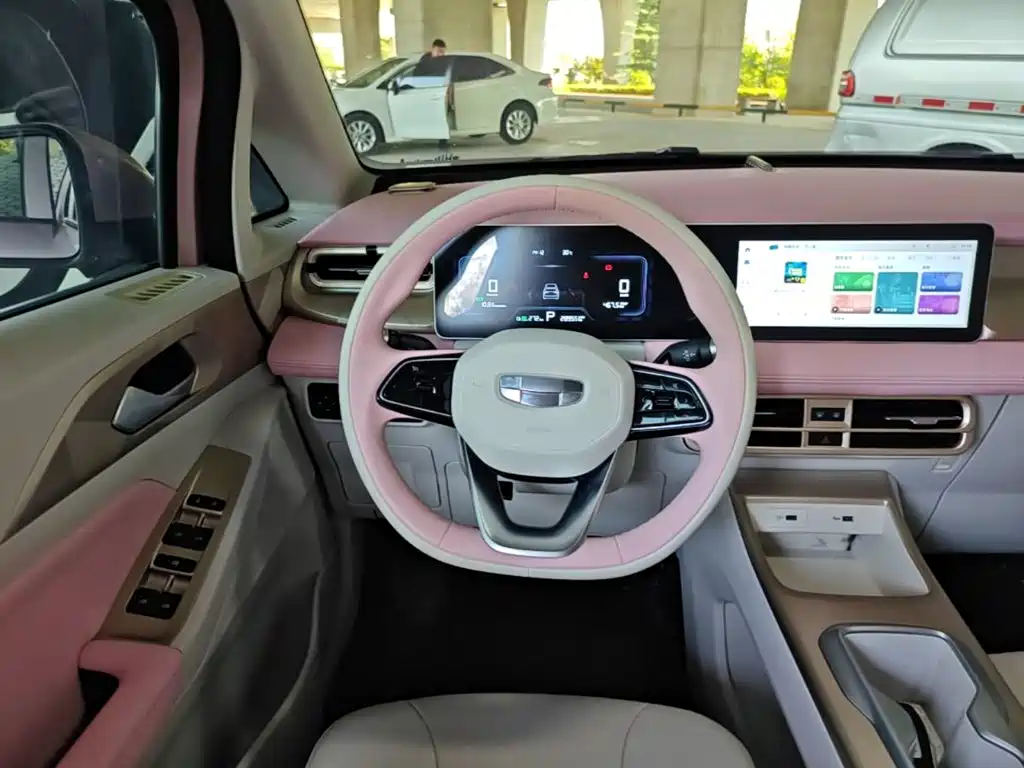Geely Geometry E Firefly 2024 model 401km fluorescent купить на сайте DeffCars