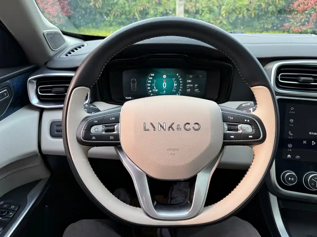 Lynk & Co 01 2019 2.0T 2WD Yao Pro Edition National VI купить на сайте DeffCars