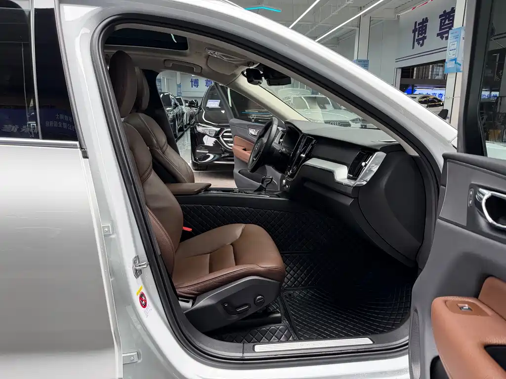 Volvo XC60 2019 T5 Four-wheel Drive Smart Edition National V купить на сайте DeffCars
