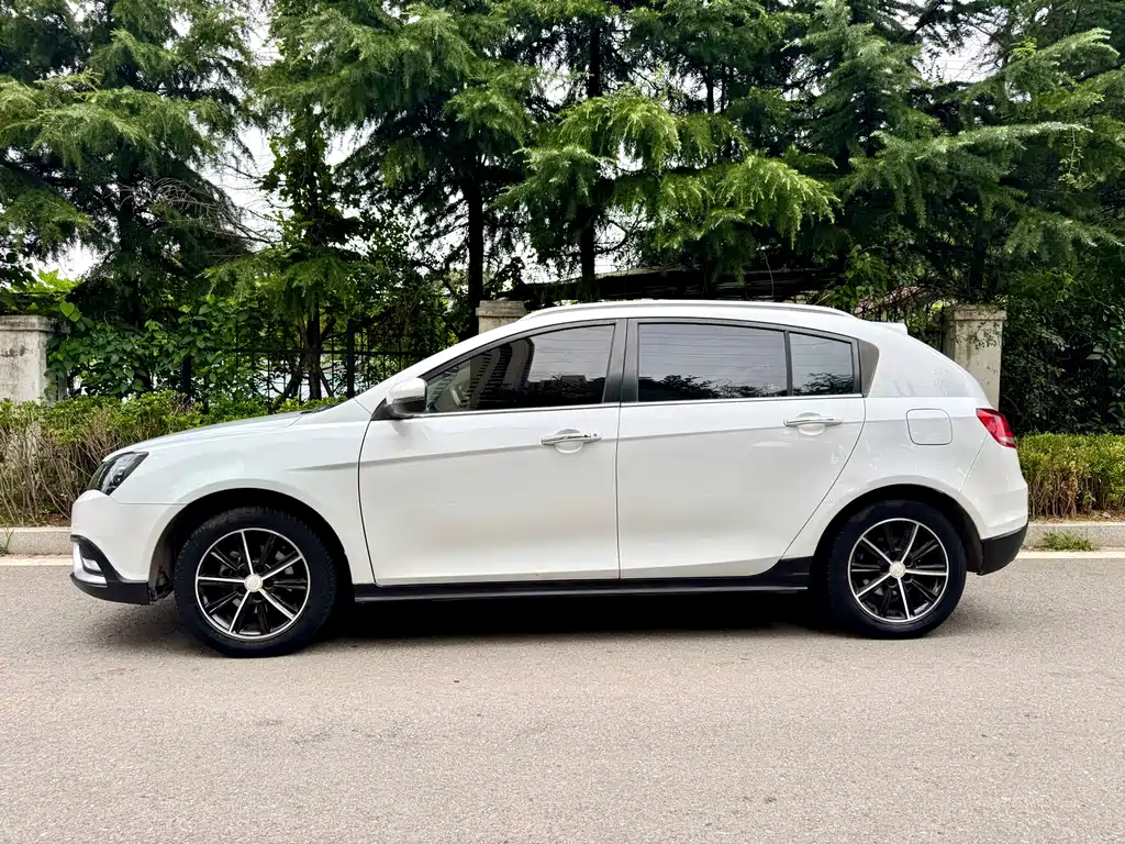 Emgrand 2016 hatchback RS 1.5L manual upward version купить на сайте DeffCars