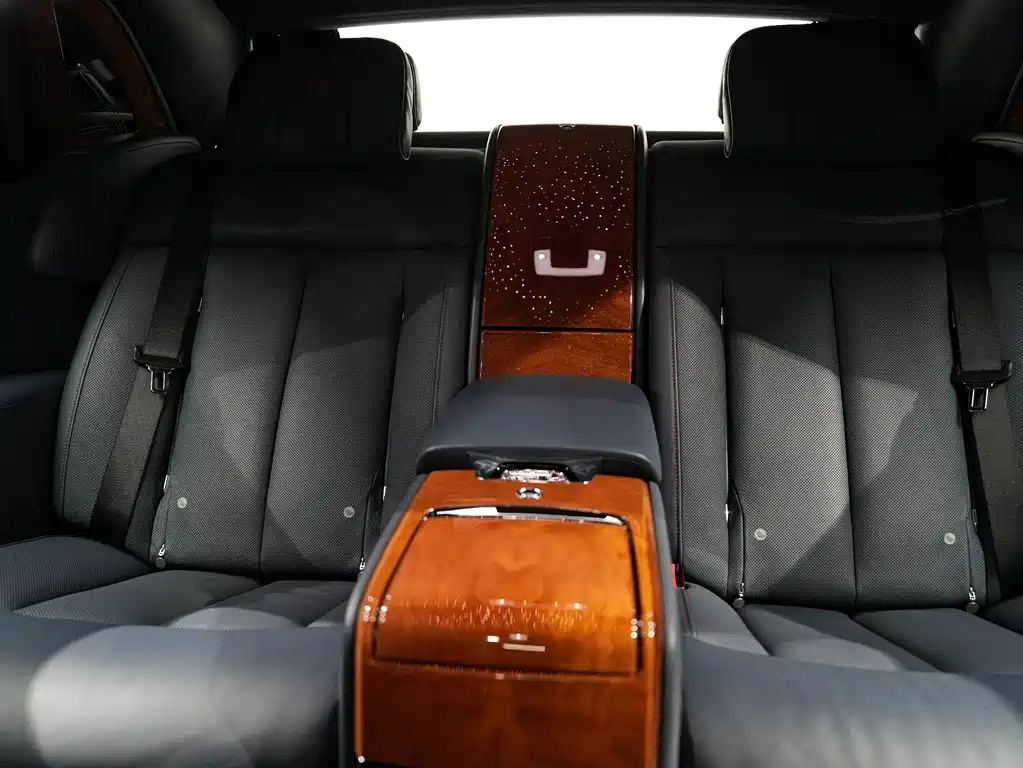 Phantom 2018 6.7T long wheelbase version купить на сайте DeffCars