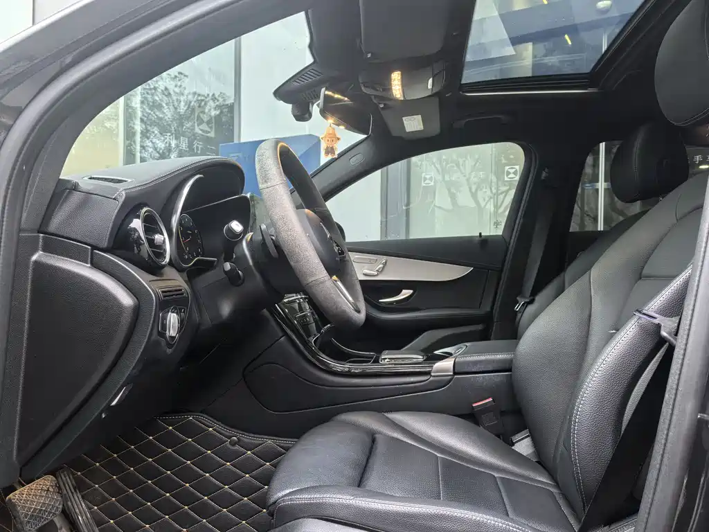 Mercedes-Benz GLC Coupe 2021 GLC 260 4MATIC Coupe SUV купить на сайте DeffCars