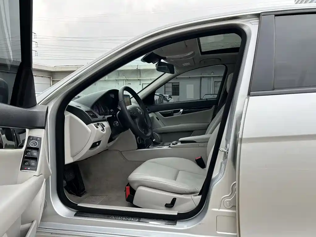 Mercedes-Benz C-Class 2011 C 180K Classic купить на сайте DeffCars