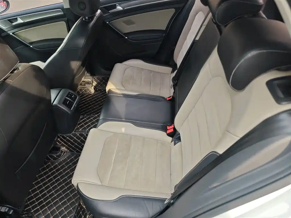 Golf 2017 230TSI automatic luxury millionth commemorative edition купить на сайте DeffCars