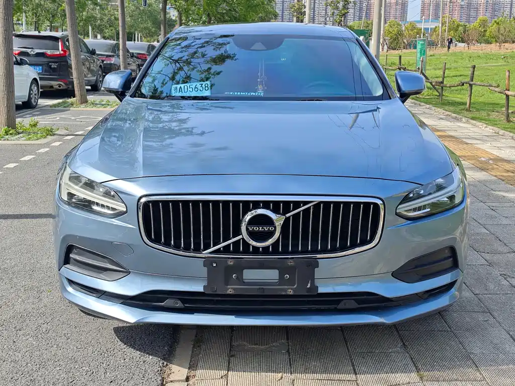 Volvo S90 2018 T4 Zhiyi Edition купить на сайте DeffCars