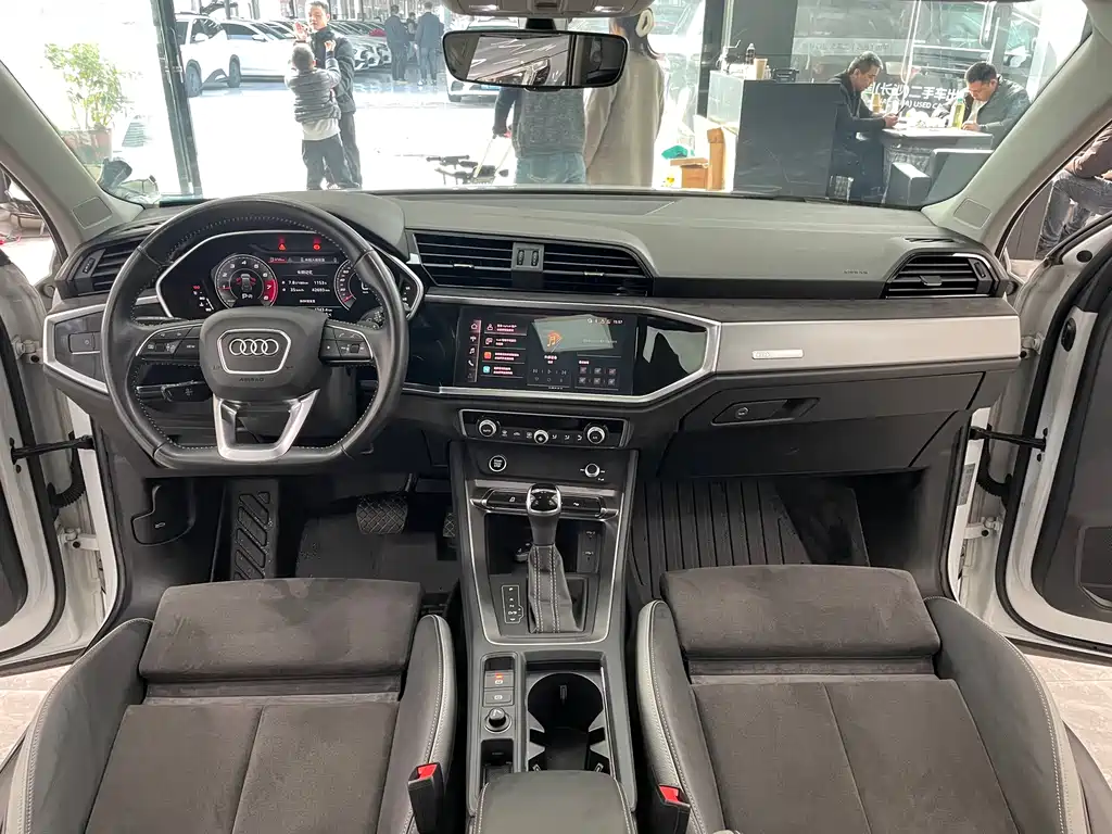 Audi Q3 2022 35 TFSI Fashionable and Dynamic купить на сайте DeffCars
