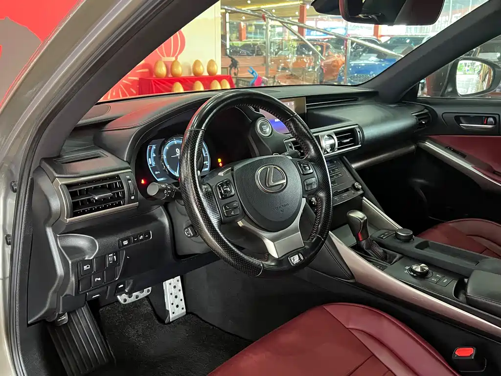 Lexus IS 2017 300 F SPORT Edition купить на сайте DeffCars
