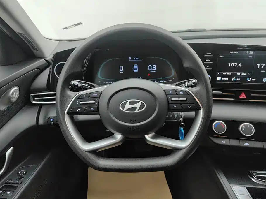 Elantra 2023 1.5L CVT GLS Leading Edition купить на сайте DeffCars