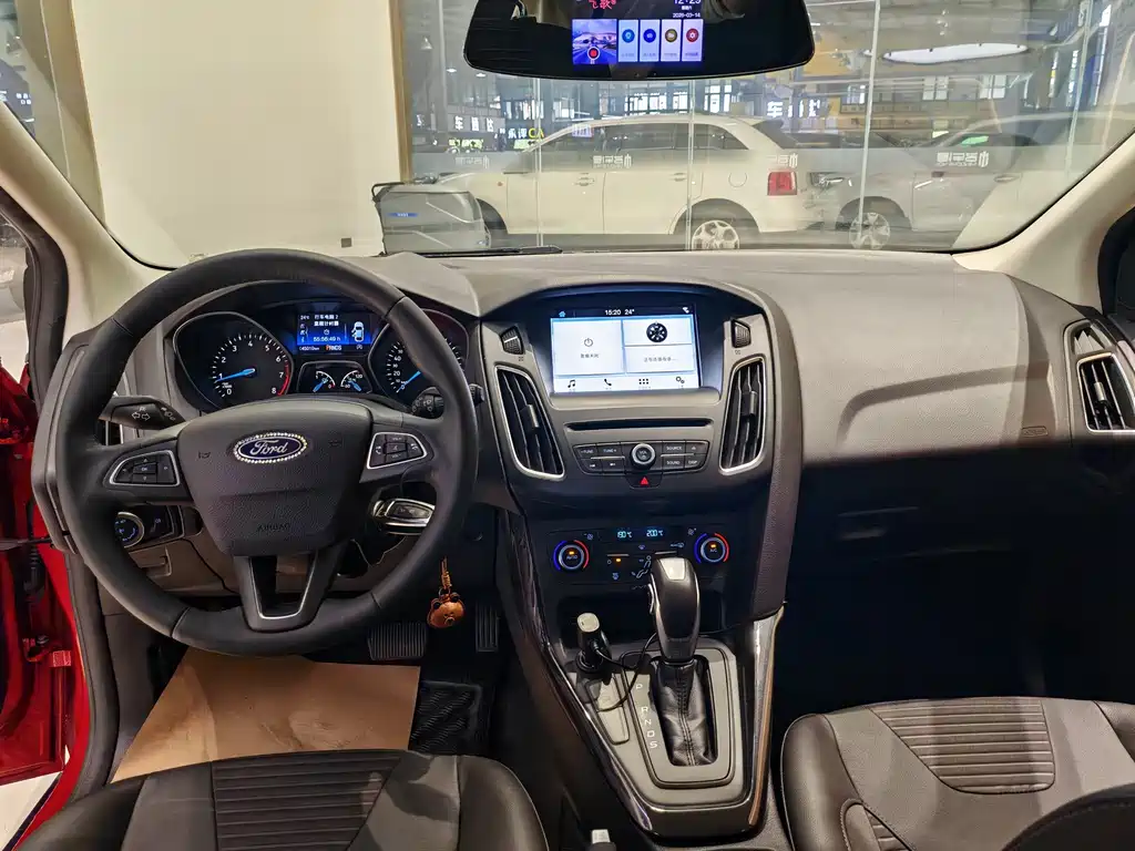 Focus 2018 Hatchback Classic EcoBoost 180 Automatic Elite купить на сайте DeffCars