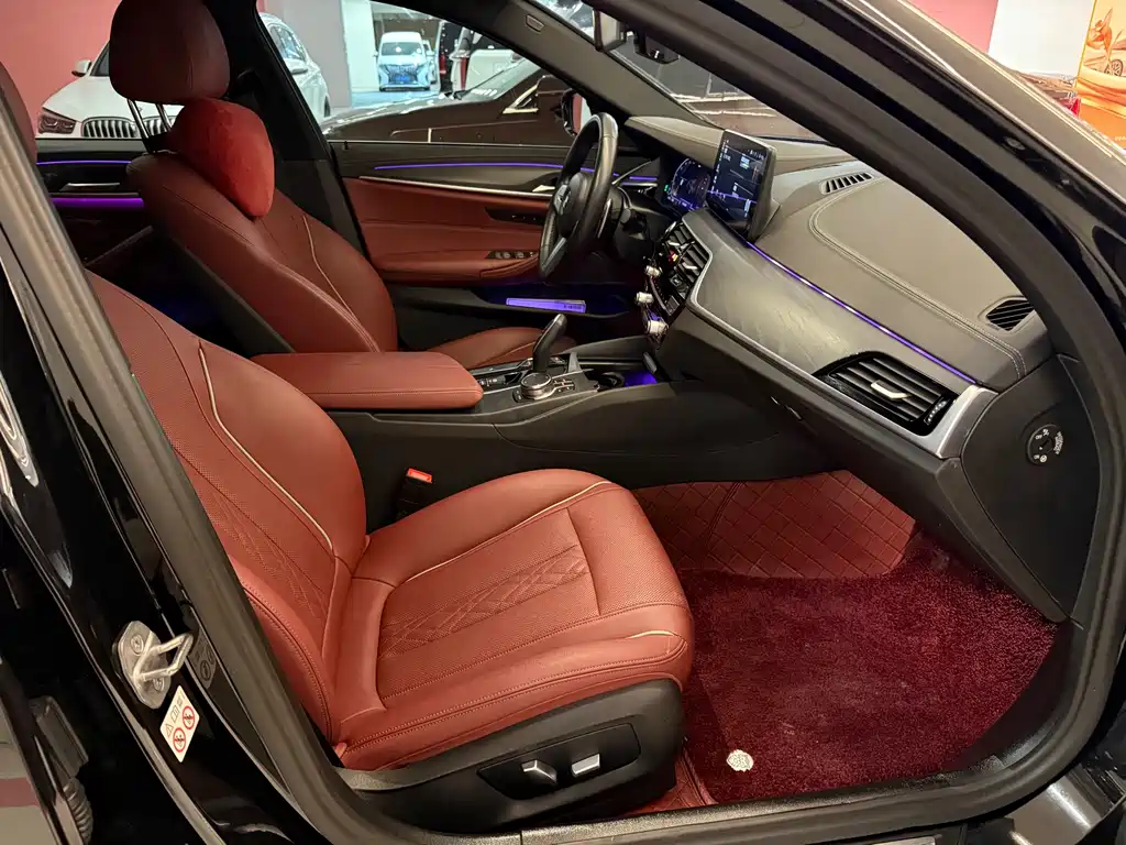BMW 5 Series 2022 530Li Leading M Sports Package купить на сайте DeffCars