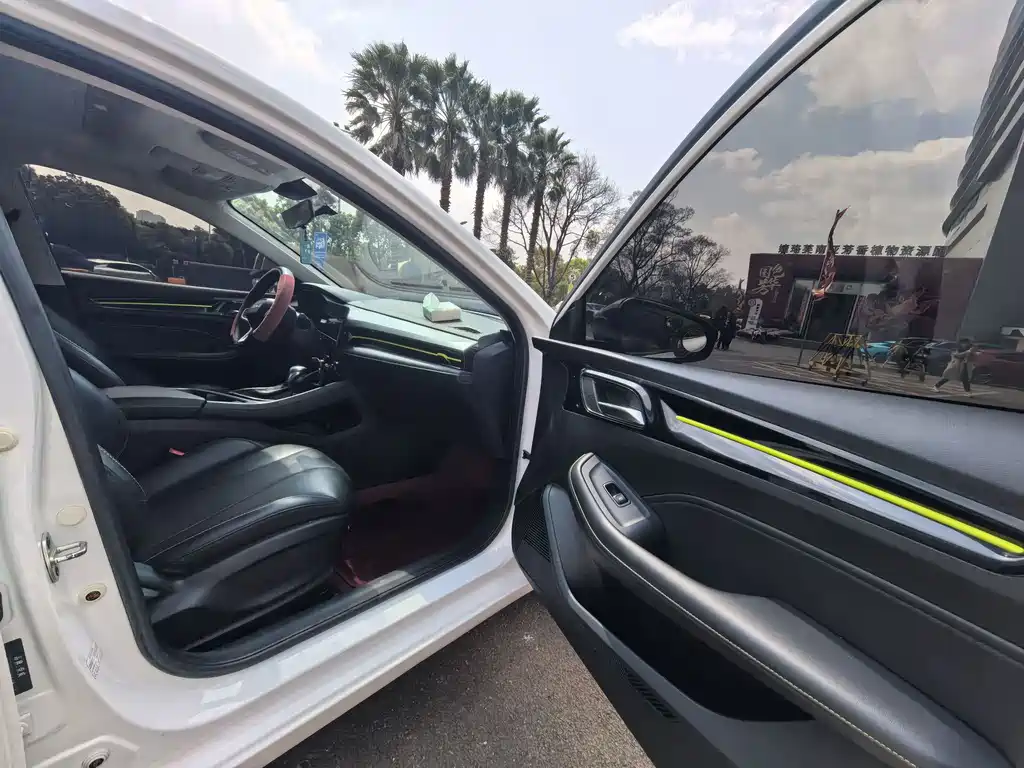 Roewe i5 2021 1.5L CVT Diamond Edition купить на сайте DeffCars
