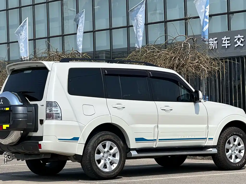 Pajero imported 2019 3.0L automatic standard version купить на сайте DeffCars