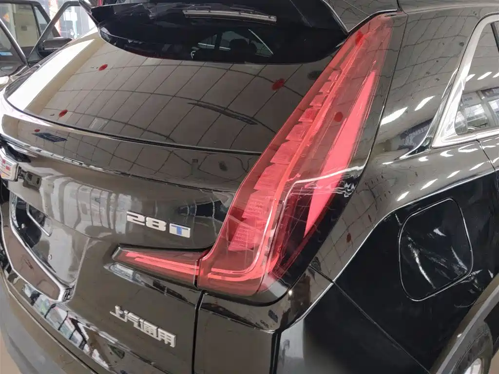 Cadillac XT4 2022 28T two-wheel drive fashion model купить на сайте DeffCars