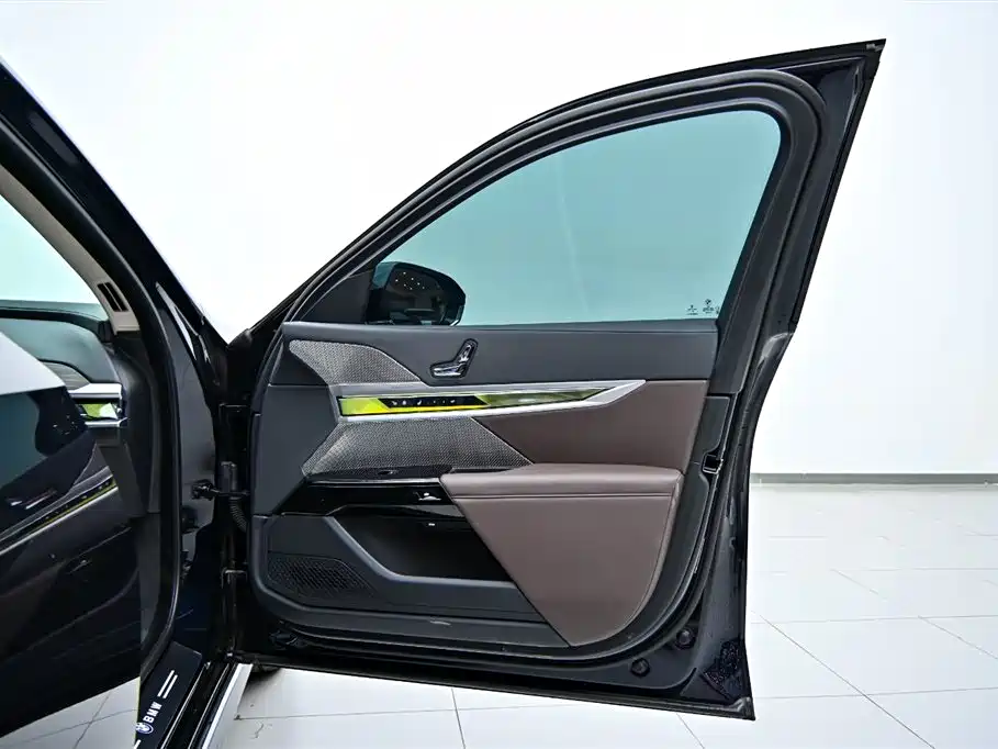BMW 7 Series 2023 735Li M Sports Package купить на сайте DeffCars