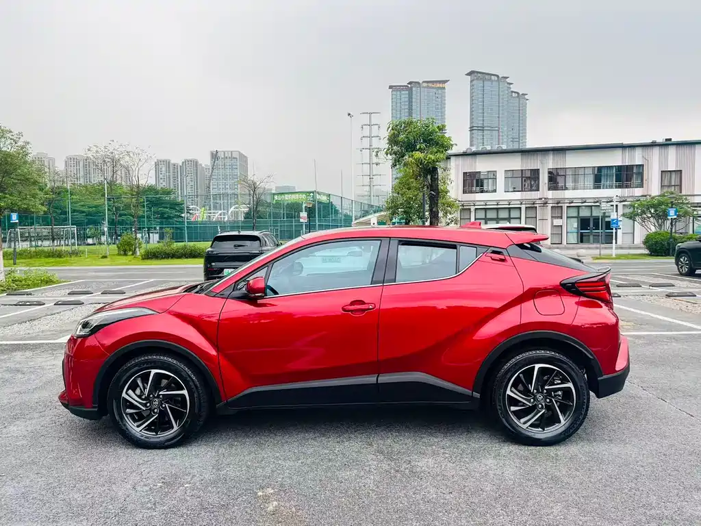 Toyota C-HR 2022 2.0L Leading Edition купить на сайте DeffCars