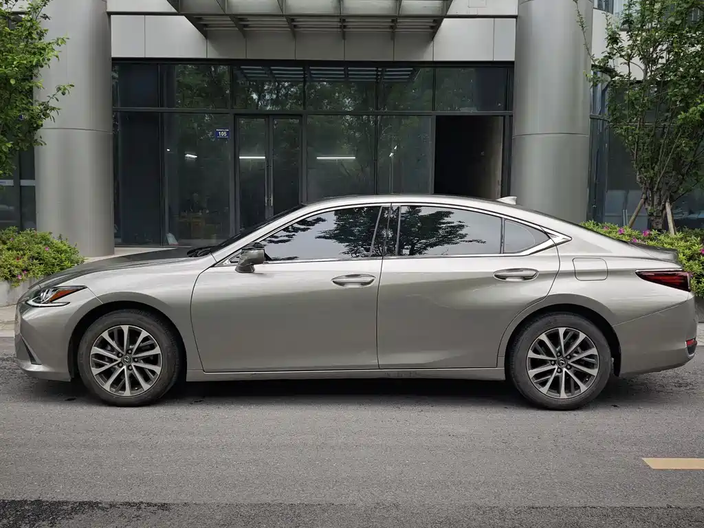 Lexus ES 2024 200 Premium Edition купить на сайте DeffCars