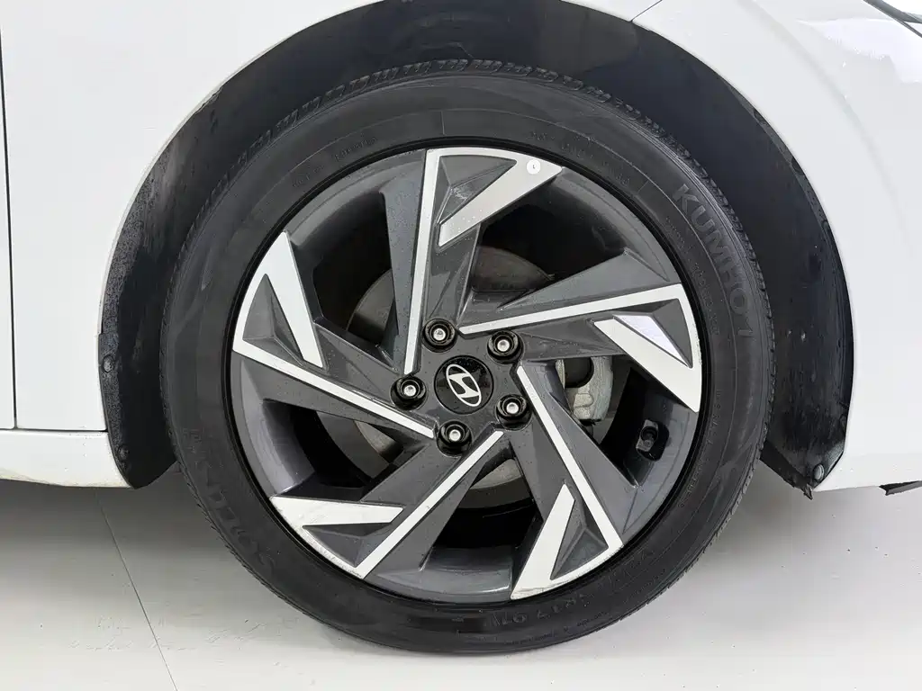 Elantra 2023 1.5L CVT LUX Premium Edition купить на сайте DeffCars