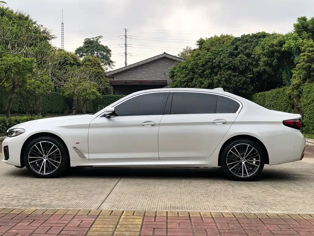 BMW 5 Series 2023 530Li Leading M Sports Package купить на сайте DeffCars