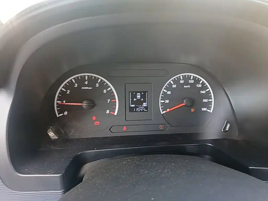 Lingzhi 2024 M5L 1.5T manual basic model 7 seats купить на сайте DeffCars