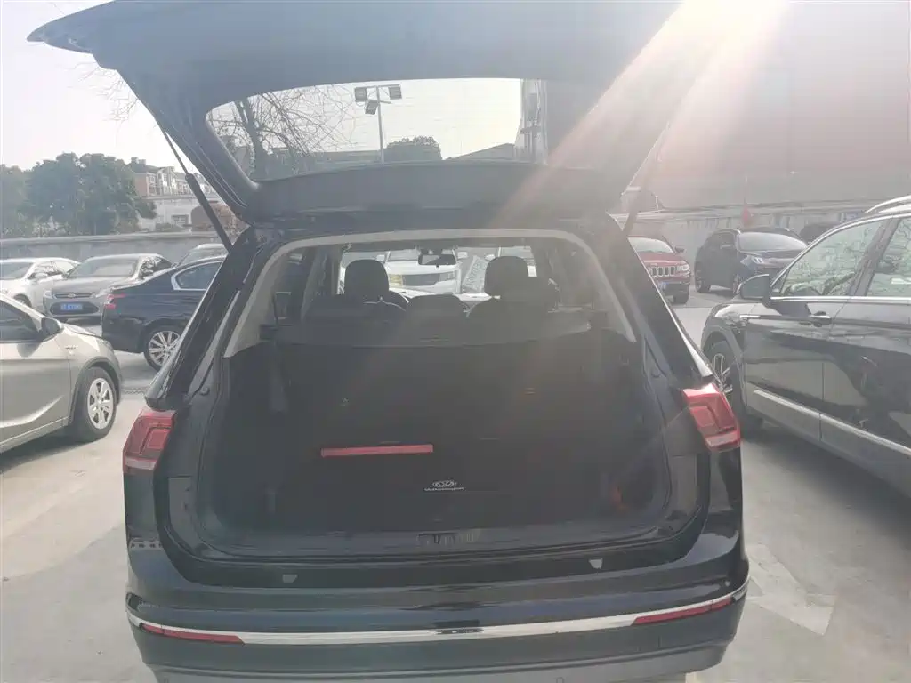 Tiguan L 2021 330TSI automatic two-wheel drive smart version купить на сайте DeffCars
