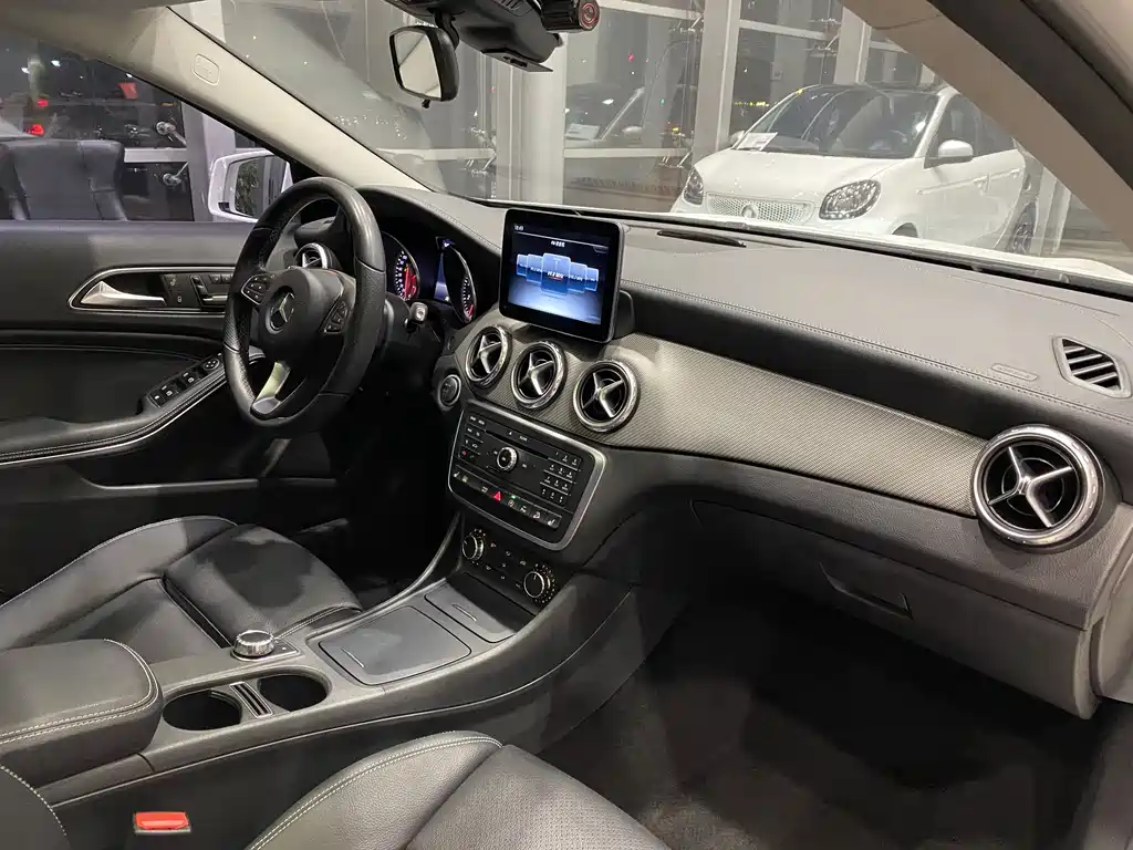 Mercedes-Benz GLA 2016 GLA 220 4MATIC Fashion Model купить на сайте DeffCars