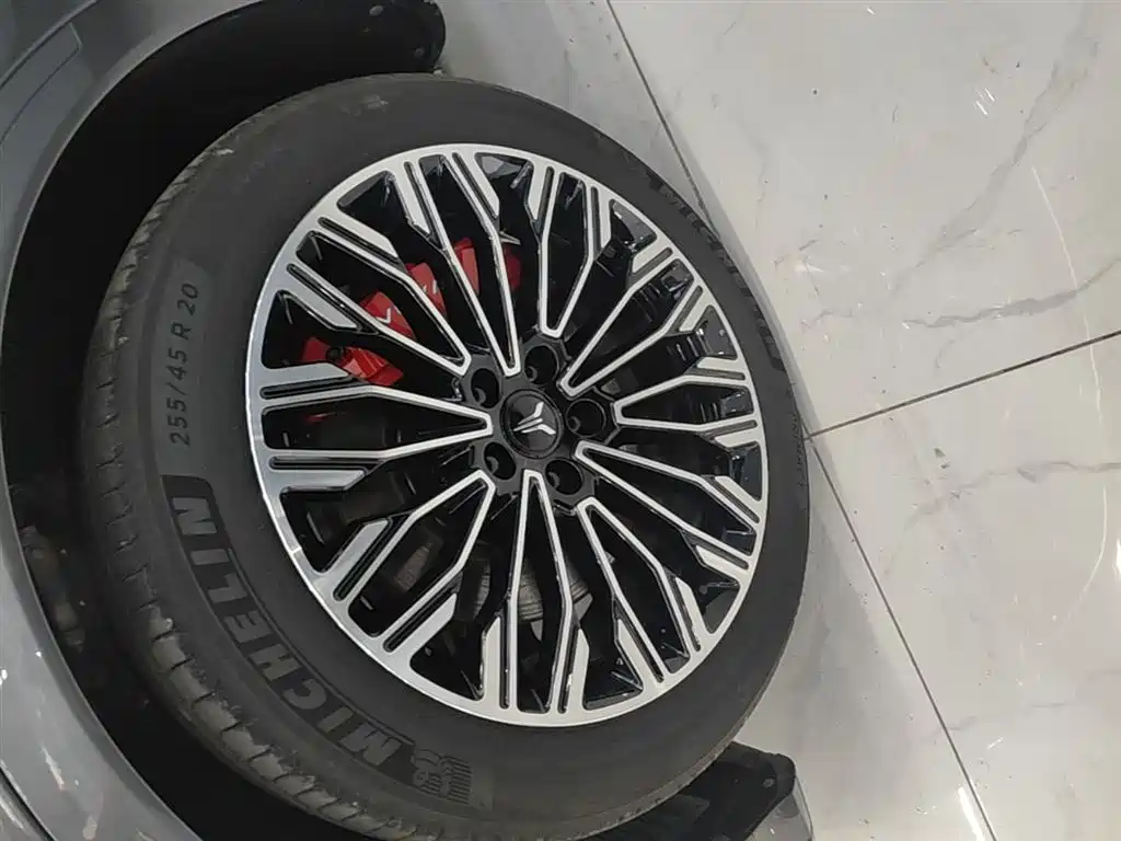 Lantu FREE 2025 FREE+ four-wheel drive Qiankun version купить на сайте DeffCars