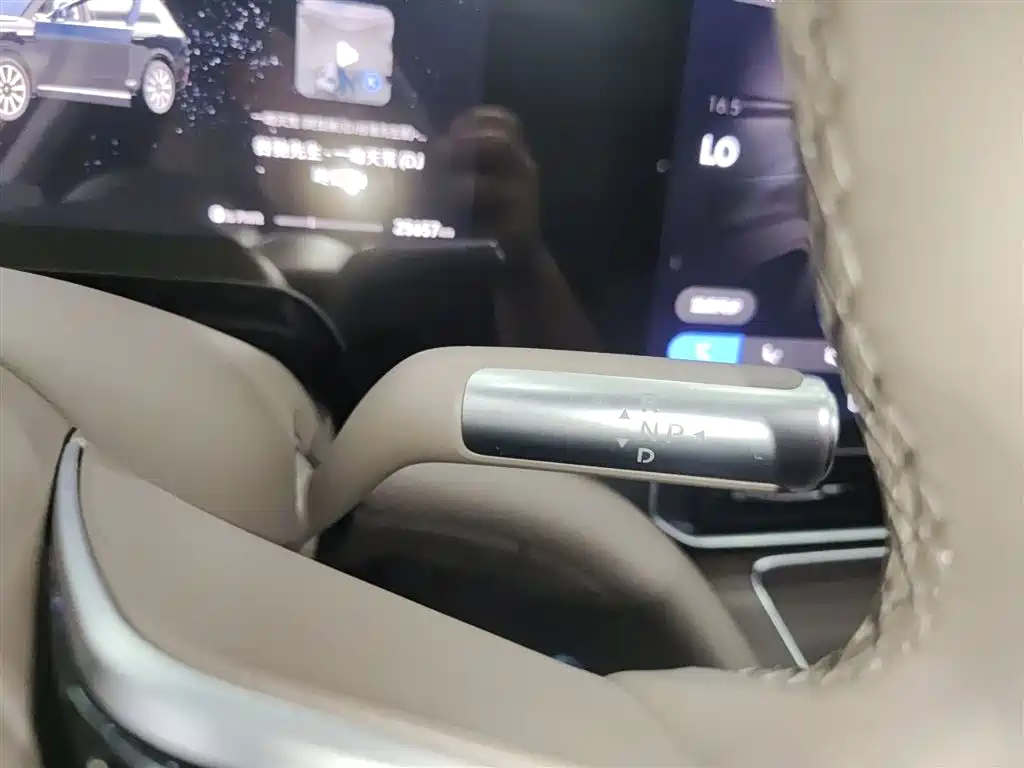 Wenjie M9 2025 extended range Ultra version 52kWh 6-seater version 192-line lidar) купить на сайте DeffCars