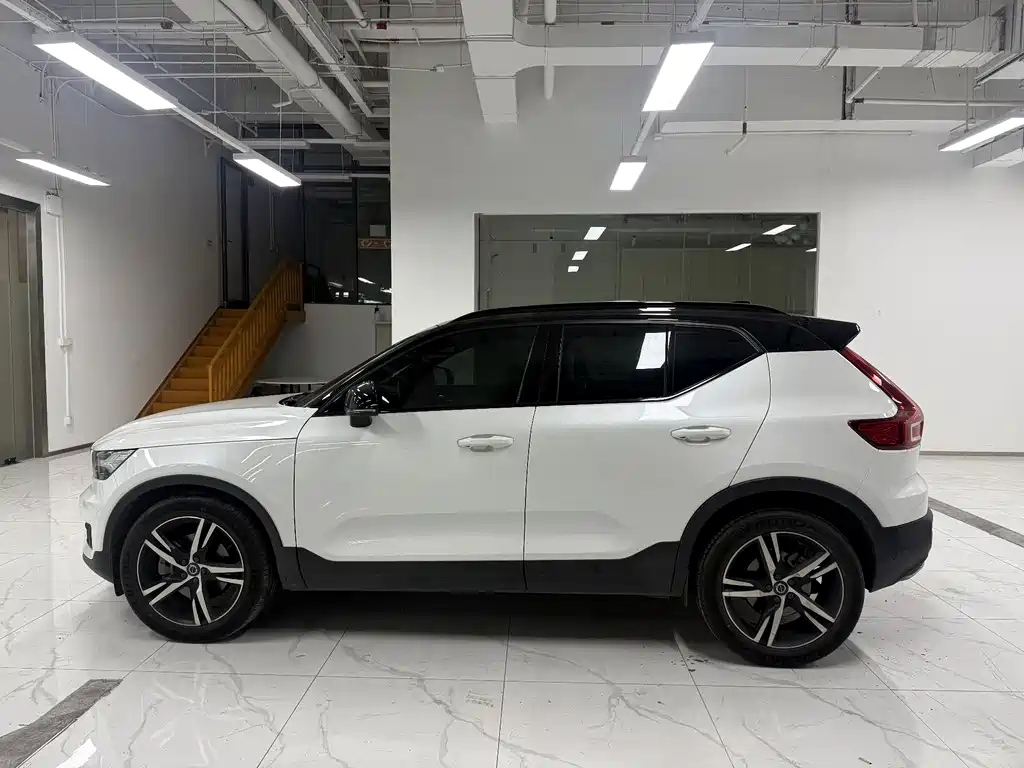 Volvo XC40 2020 T4 four-wheel drive Zhiyuan Sport Edition купить на сайте DeffCars