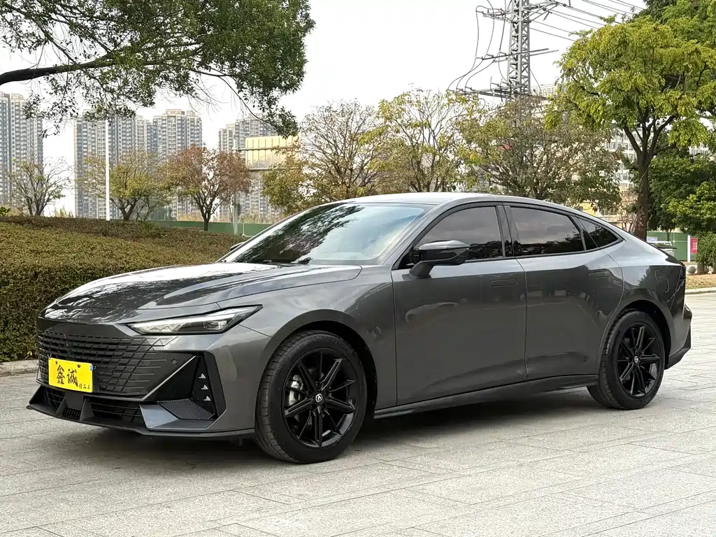 Changan UNI-V 2023 1.5T premium model купить на сайте DeffCars