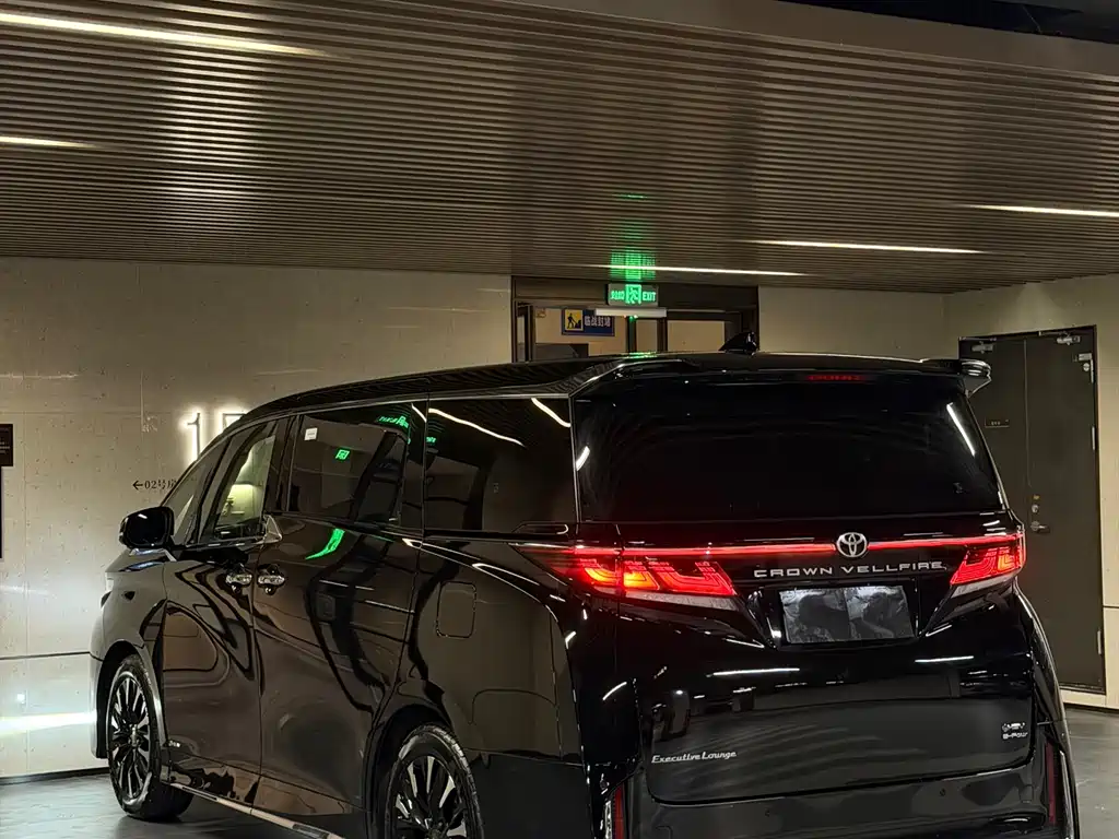 Wilfa 2025 Crown Dual Engine 2.5L Black Gold Executive Edition купить на сайте DeffCars