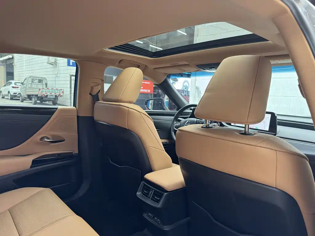 Lexus ES 2023 200 Excellence Edition купить на сайте DeffCars