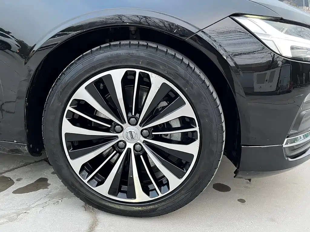 Volvo S90 2024 B5 Zhiyi Luxury Edition купить на сайте DeffCars