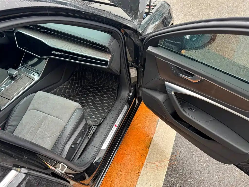 Audi A6L New Energy 2020 55 TFSI e quattro купить на сайте DeffCars
