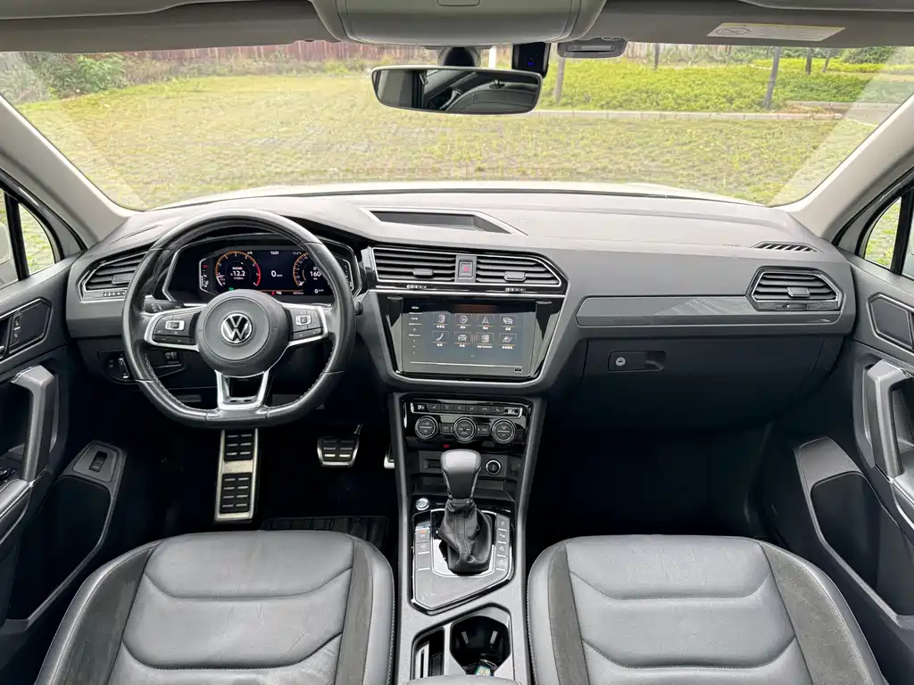 Tiguan L 2021 330TSI automatic two-wheel drive R-Line version купить на сайте DeffCars