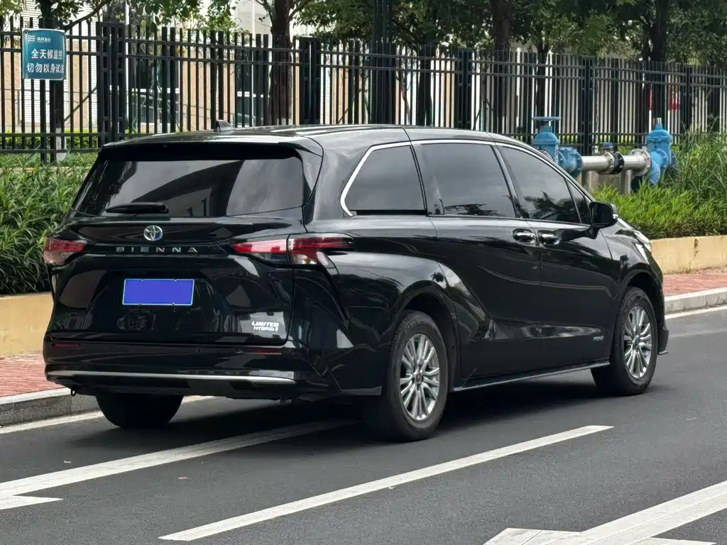 SIENNA 2021 2.5L Hybrid Premium Edition купить на сайте DeffCars