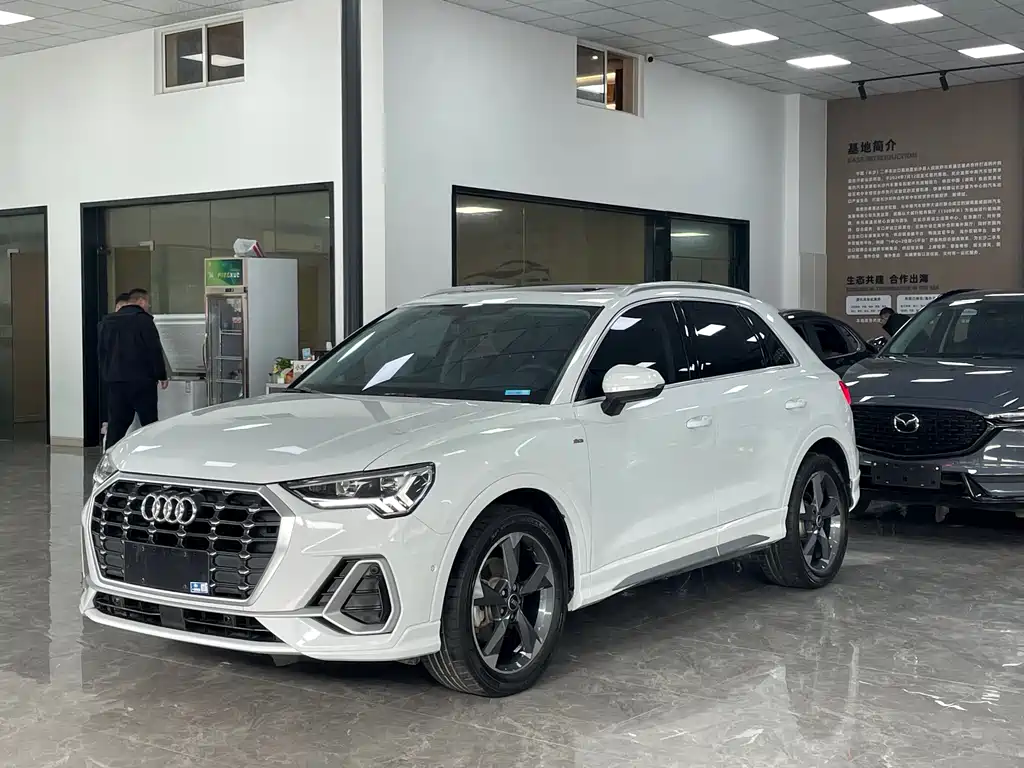 Audi Q3 2022 35 TFSI Fashionable and Dynamic купить на сайте DeffCars