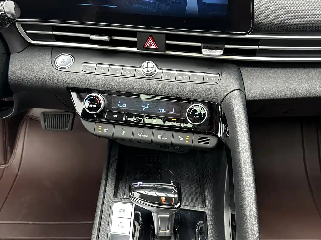 Elantra 2023 1.5L CVT LUX Premium Edition купить на сайте DeffCars