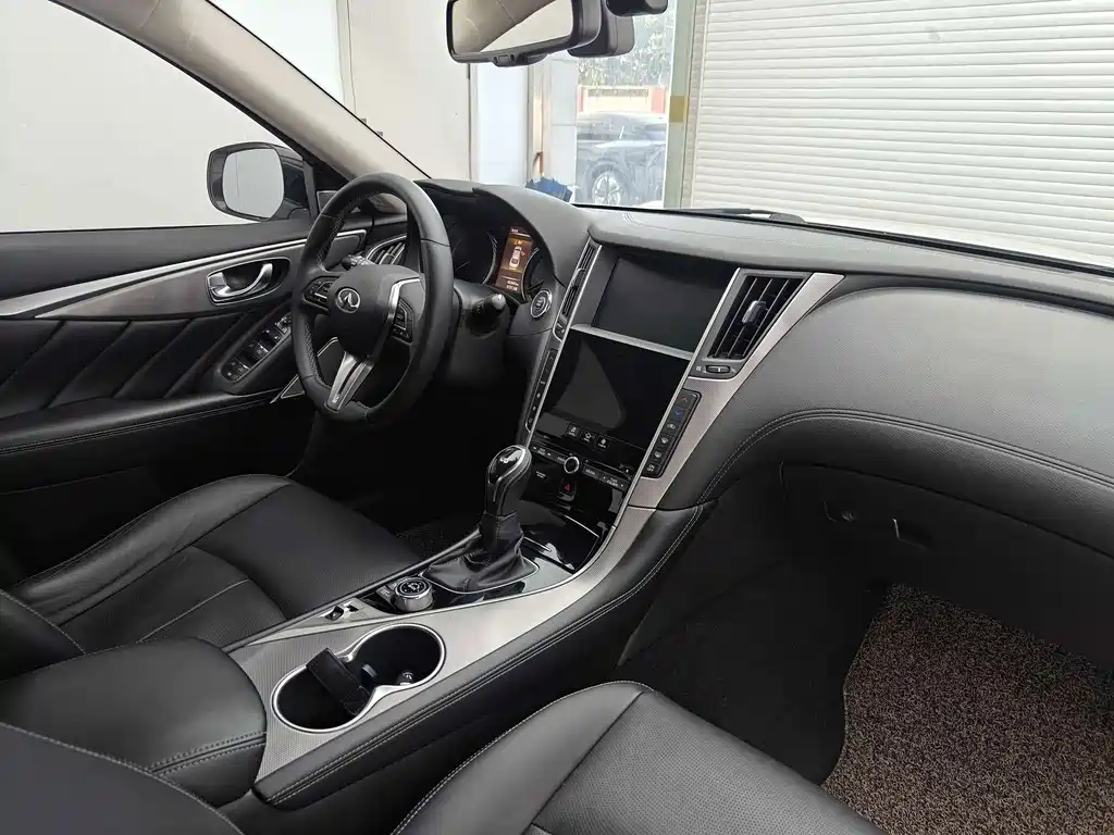 Infiniti Q50L 2018 2.0T Premium Edition National VI купить на сайте DeffCars