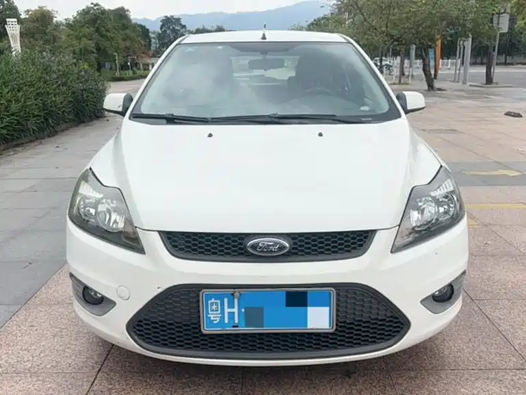 Focus 2013 hatchback classic 1.8L automatic basic model купить на сайте DeffCars
