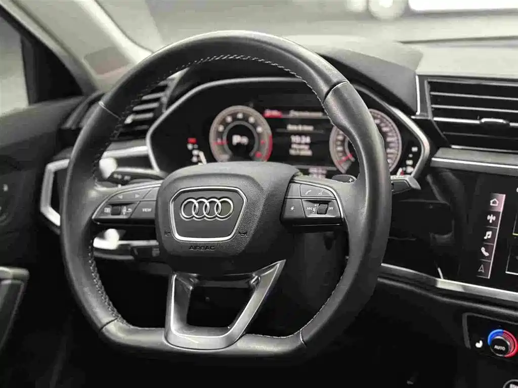 Audi Q3 2023 35 TFSI Stylish Dynamic (1.4T) купить на сайте DeffCars