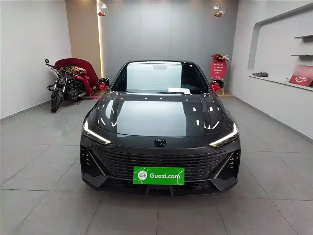 Changan UNI-V 2022 1.5T premium model купить на сайте DeffCars