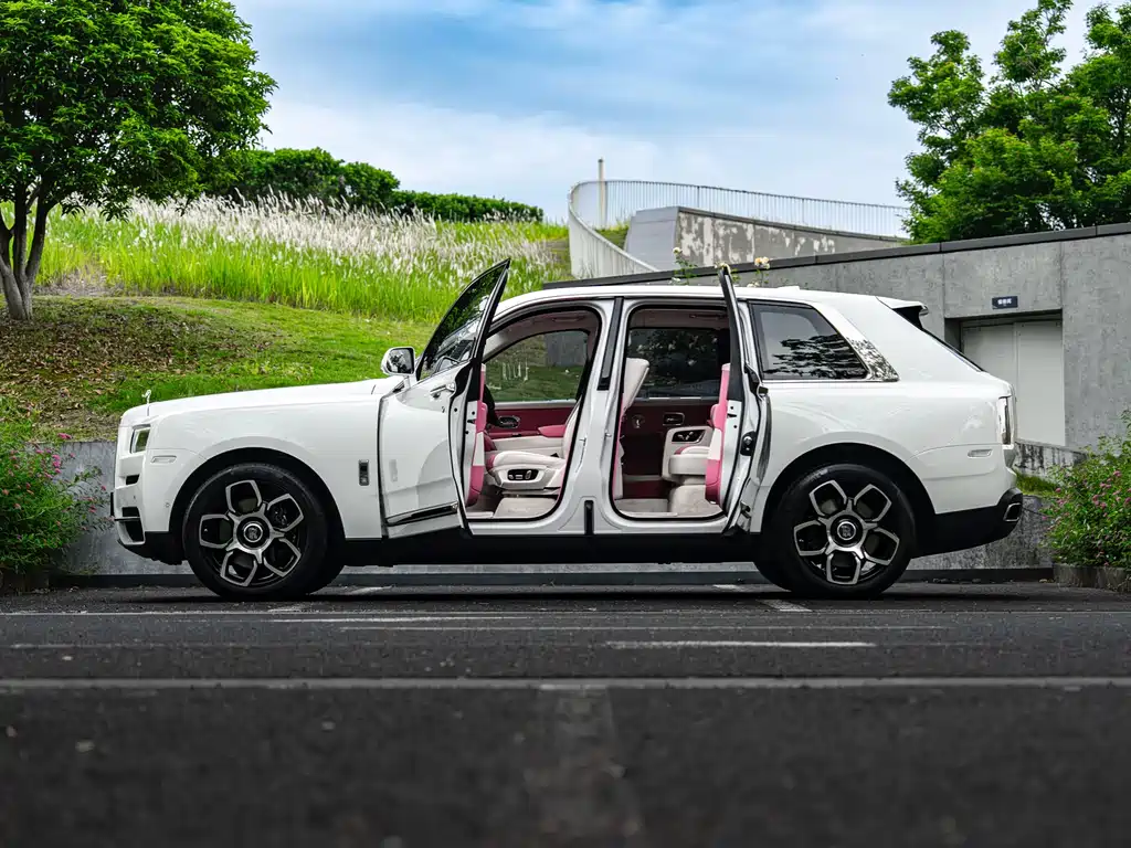 Cullinan 2018 four-seat version купить на сайте DeffCars