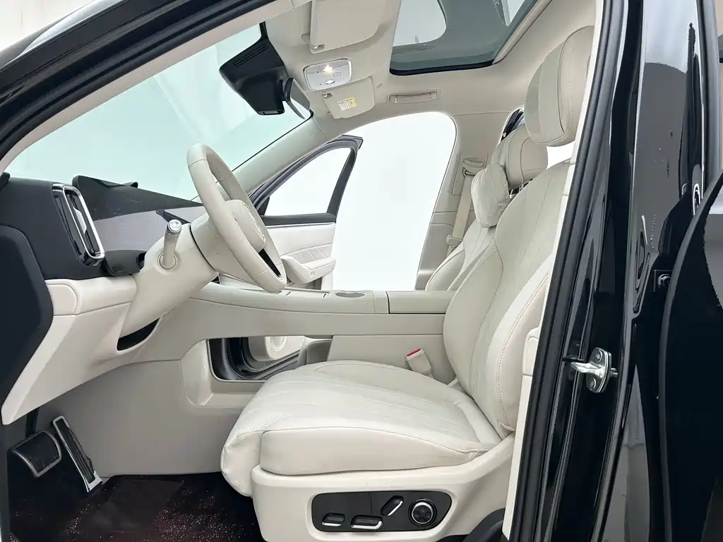 Wenjie M8 2025 extended range Max+ version 53.4kWh 6-seater version 192-line lidar) купить на сайте DeffCars