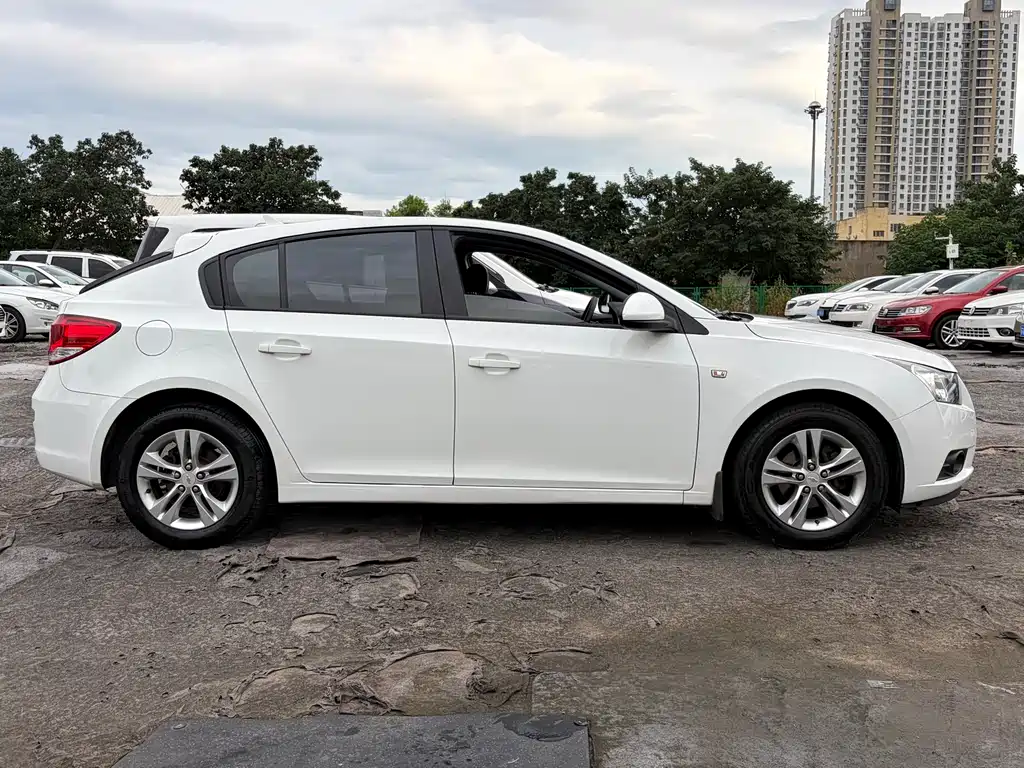 Cruze 2013 hatchback 1.6L manual luxury model купить на сайте DeffCars
