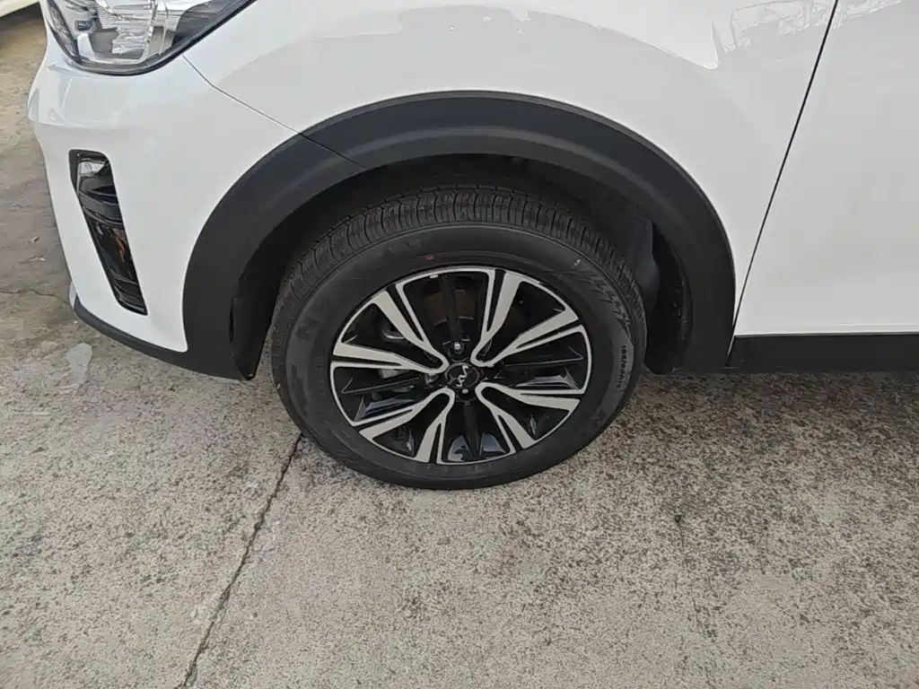 Yipao (KX1) 2026款 1.4L 天窗版 купить на сайте DeffCars
