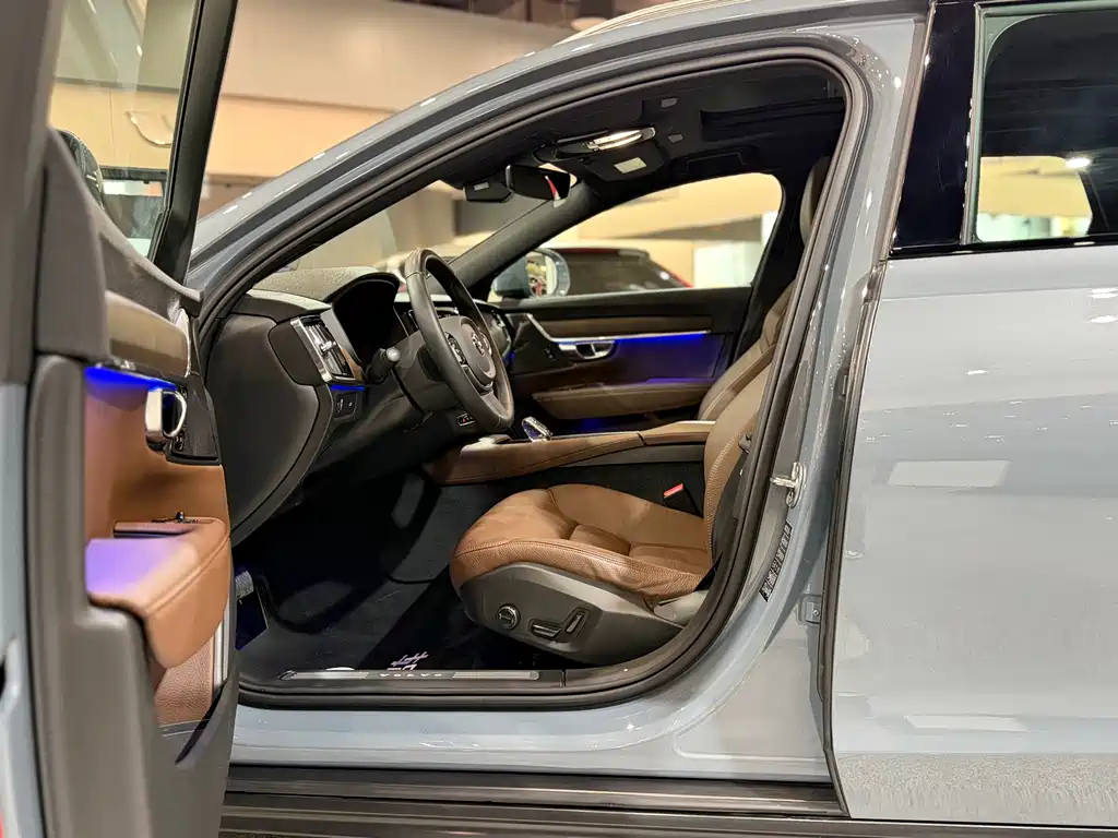 Volvo V90 2022 Cross Country B5 AWD Zhiyuan Edition купить на сайте DeffCars